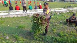 Polsek Utan Kompak Bersama Masyarakat Gotong Royong Bersihkan Taman Sangaria