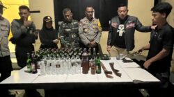 Polres Bima Kota Gelar Razia, Sita Puluhan Botol Miras dan Senjata Tajam