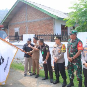 Kapolres Sumbawa Barat, Dandim 1628 SB, Ketua KPU dan Bawaslu lepas pendistribusian kotak suara Pilkada 2024