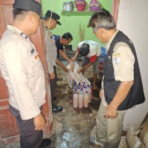 Gerung Gempur Miras Jelang Tahun Baru: Puluhan Botol Disita!