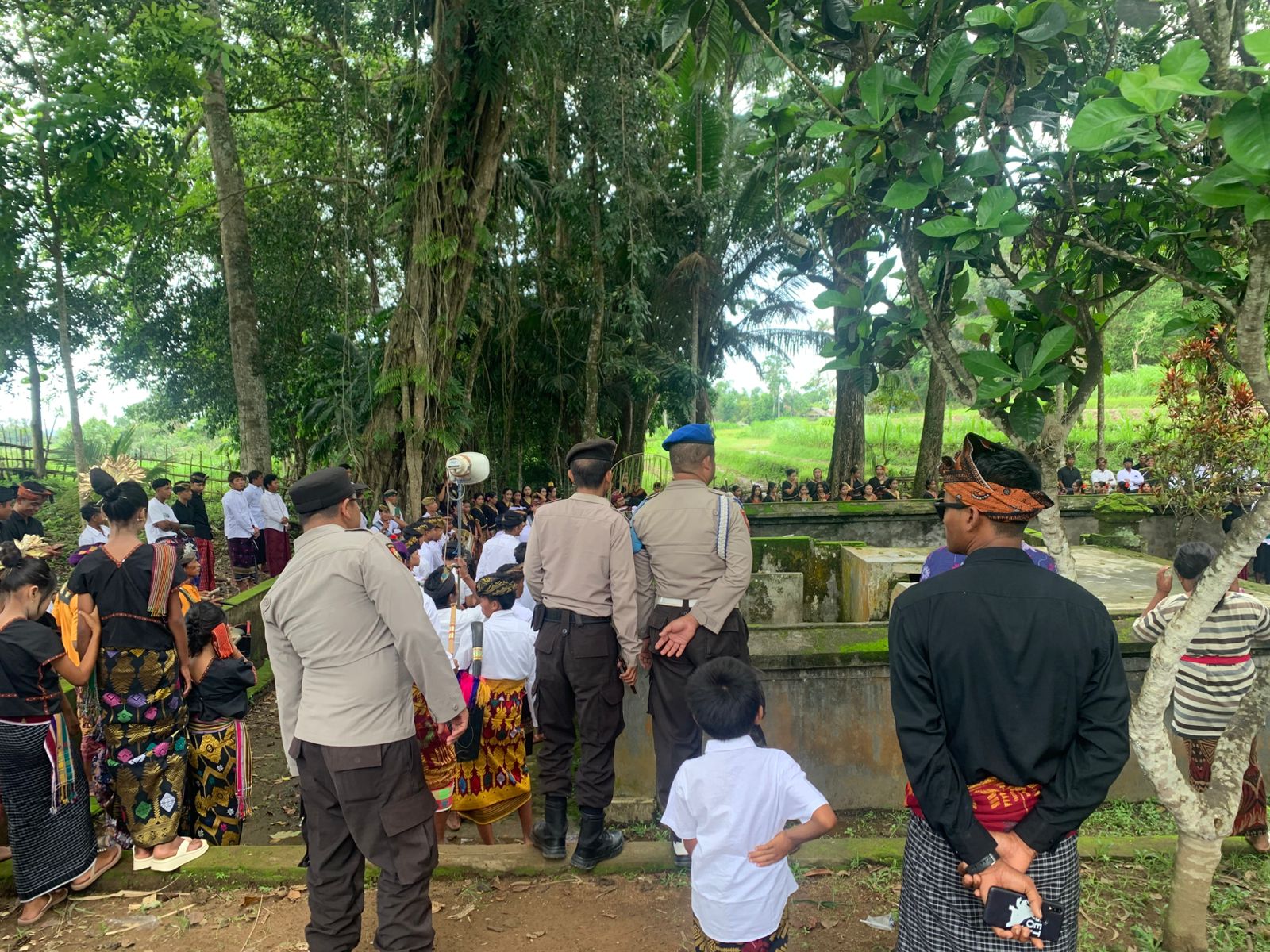 Nyelamat Gumi, Ritual Adat Tahunan Umat Buddha Desa Mareje yang Menyejukkan