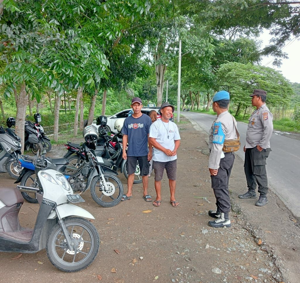 Patroli Polsek Gerung di Pantai Endok dan Golden Melon, Warga Aman