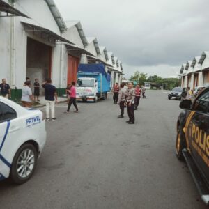 Polisi Kawal Logistik Pilkada 2024 di Lombok Barat, Aman dan Tertib!