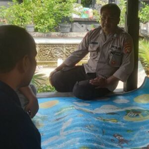 Polres Lombok Barat Sambangi Desa Kuripan Jelang Pilkada: Edukasi Pentingnya Keamanan
