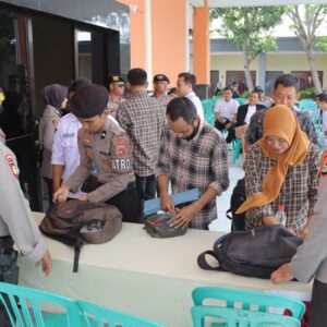 Amankan Rapat Pleno Tingkat Kabupaten, Polres Sumbawa Terjunkan Ratusan Personel