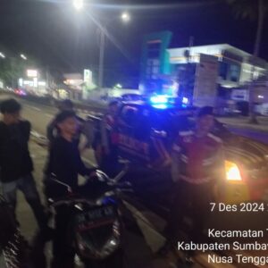 Patroli Dialogis Sat Samapta Polres Sumbawa Barat Ciptakan Situasi Aman Antisipasi Malam Minggu