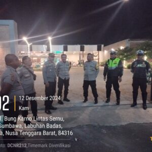Jamin Keamanan, Polres Dan Polsek Sumbawa Laksanakan Pengamanan Ibadah Jelang Natal