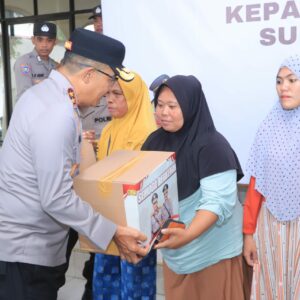 Kapolda NTB Berikan Bantuan kepada Masyarakat Saat Kunker di Polres Sumbawa Barat