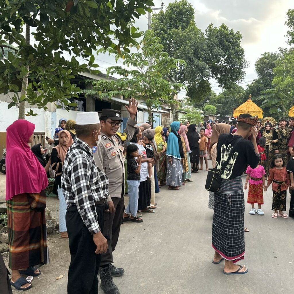 Harmoni Tradisi dan Keamanan: Polisi Kawal Prosesi Nyongkolan di Dua Lokasi