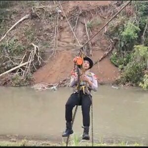 POLRI GERAK CEPAT RESPON PIDATO PRESIDEN PRABOWO, SATBRIMOBDA SULSEL BANGUN JEMBATAN GANTUNG DI SOPPENG