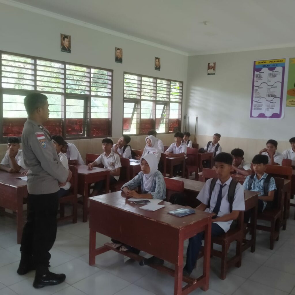 SMPN 1 Sekotong Sambut Polisi: Sinergi Ciptakan Lingkungan Sekolah Aman