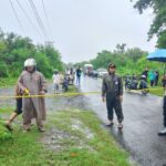 Akibat hujan lebat jalan terputus, Polsek Sekongkang memasang garis Polisi