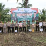 Polres Loteng dan Masyarakat Laksanakan Tanam Raya Jagung, Dukung Ketahanan Pangan