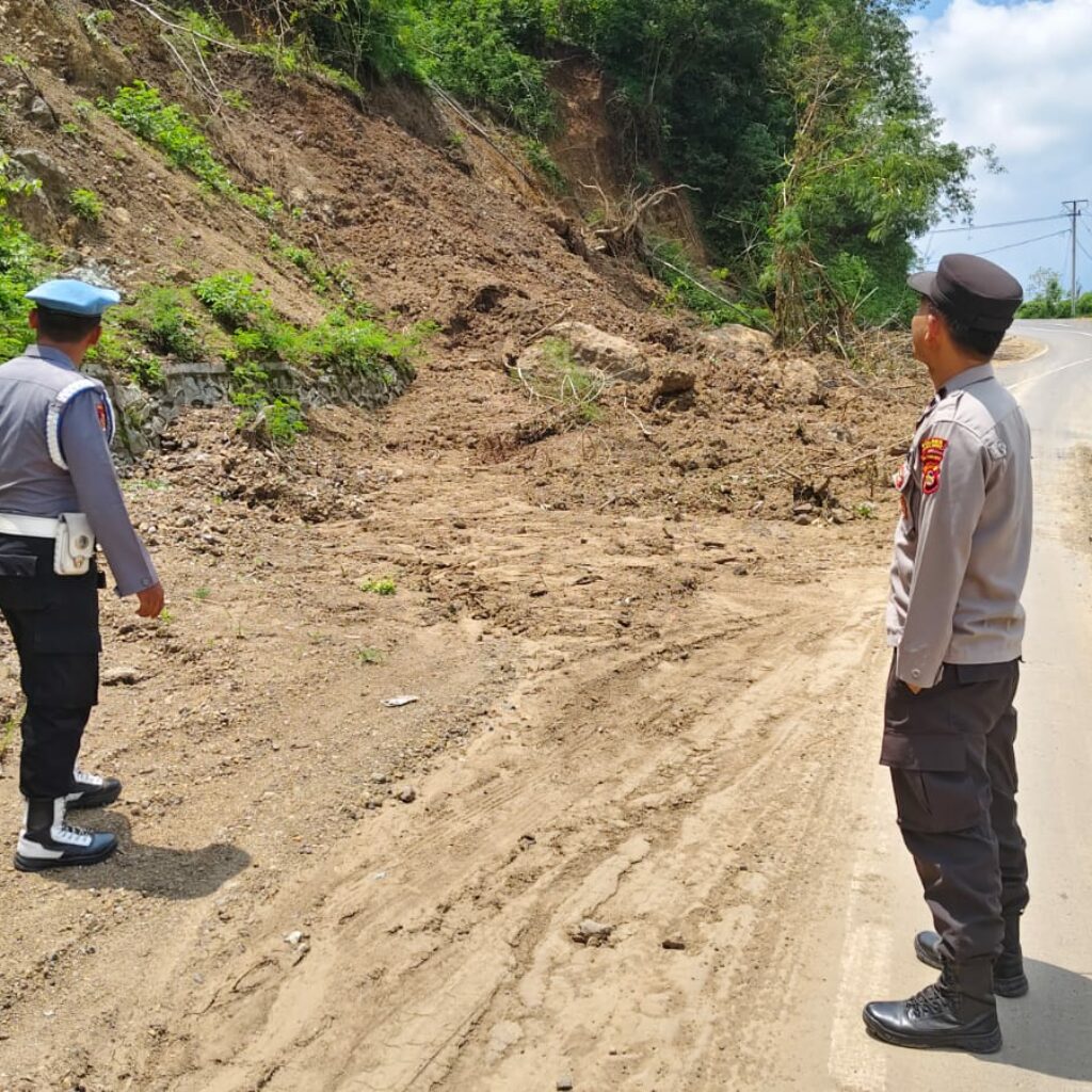 Patroli KRYD Polsek Lembar: Jaga Keamanan Batu Melangit dari 3C dan Bencana