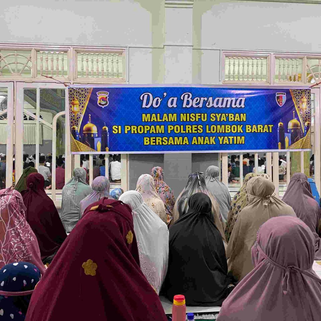 Berkah Nisfu Sya'ban, Propam Polres Lombok Barat Santuni Anak Yatim di Masjid Alittihad