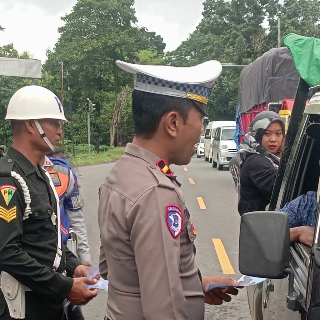 Himbauan Humanis Keselamatan Berkendara Ala Polres Lobar di Operasi Rinjani 2025