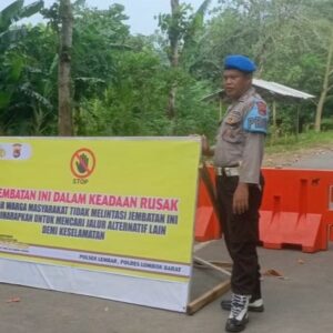 Jembatan Bakong Retak, Polsek Lembar Pasang Plang Larangan Melintas