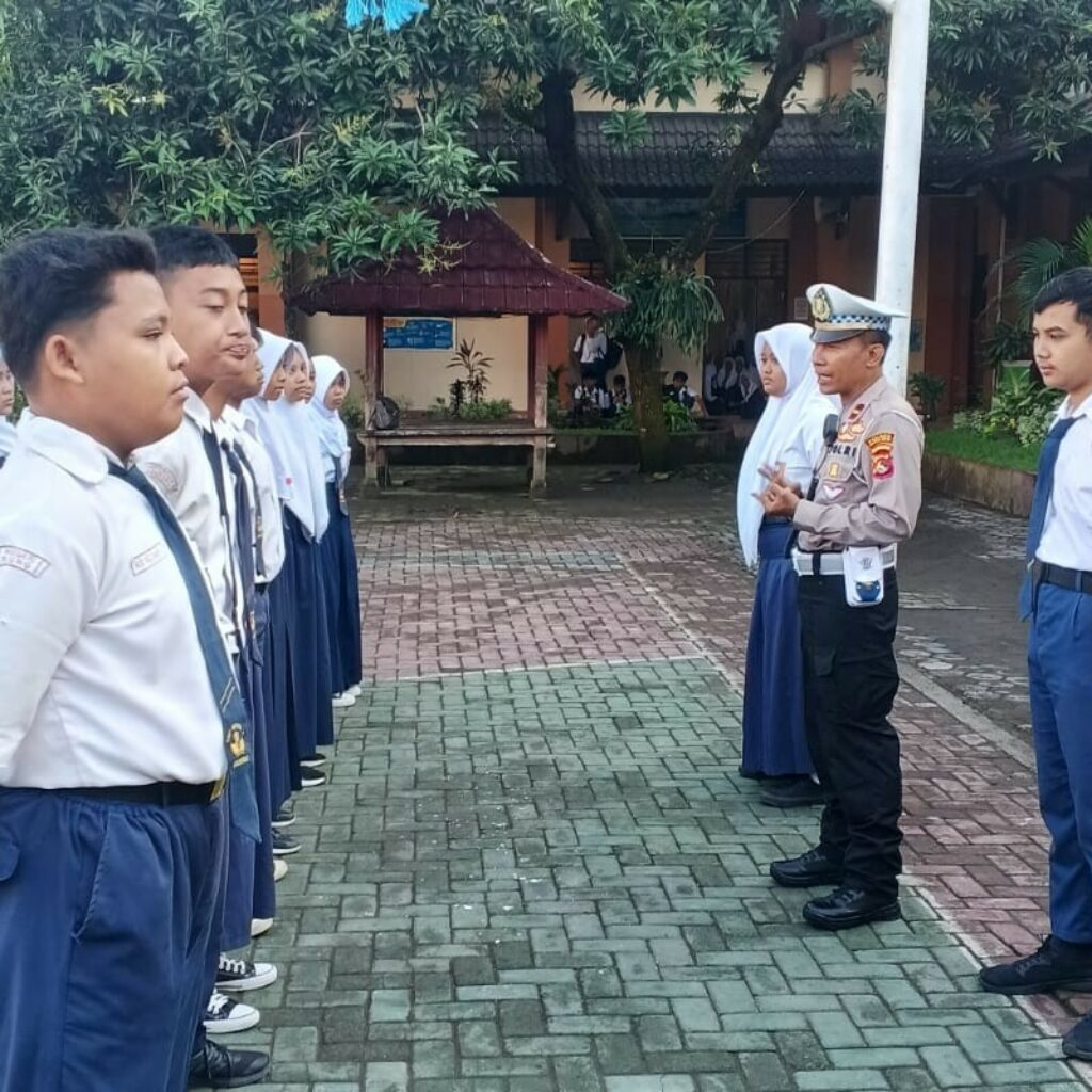 Polisi & Siswa PKS Kolaborasi Wujudkan Lalu Lintas Aman di Sekolah