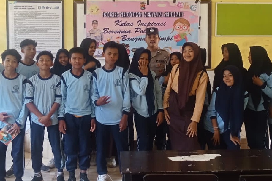 Inovasi Polsek Sekotong: Program "Menyapa Sekolah" Edukasi Siswa tentang Bahaya Bullying dan Narkoba