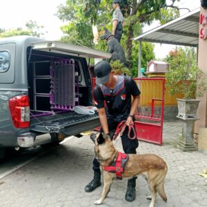 Polda NTB Kerahkan Polmas K9 berkemapuan SAR untuk Bantu Pencarian Korban Banjir di Bima