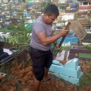Kisah Bripka Joko Hadi, Anggota yang Nyambi Jadi Penggali Kubur Gratis untuk Warga Miskin