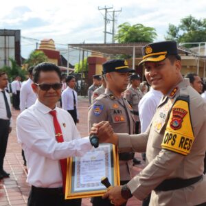 Polres Sumbawa Gelar Upacara Pemberian Penghargaan Dan PTDH Personel