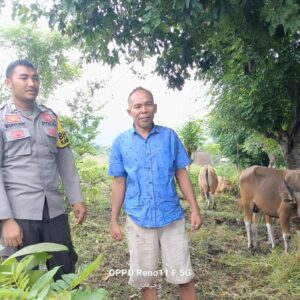 Bhabinkamtibmas Desa Adu Sambangi Warga, Dukung Program Ketahanan Pangan Nasional