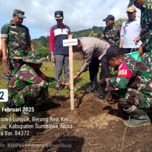 Polsek Ropang Ikut Serta dalam Kegiatan Penanaman Pohon untuk Penghijauan dan Ketahanan Pangan