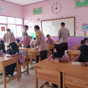 SDN Mura dan SDN Bukit Damai Terima Makanan Bergizi Mandiri dari Polres Sumbawa Barat