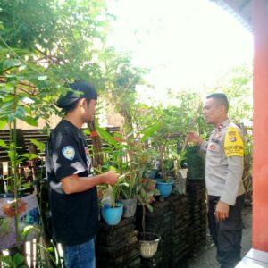 Bhabinkamtibmas Desa Woko Pantau Lahan Pertanian untuk Ketahanan Pangan Nasional