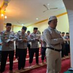 Kapolres Loteng Laksanakan Tarawih Keliling Selama Ramadan, Pererat Hubungan dengan Masyarakat