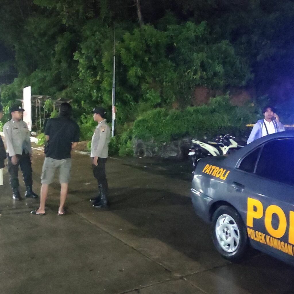 Polisi Kawal Sahur di Pelabuhan Lembar, Warga Merasa Lebih Aman