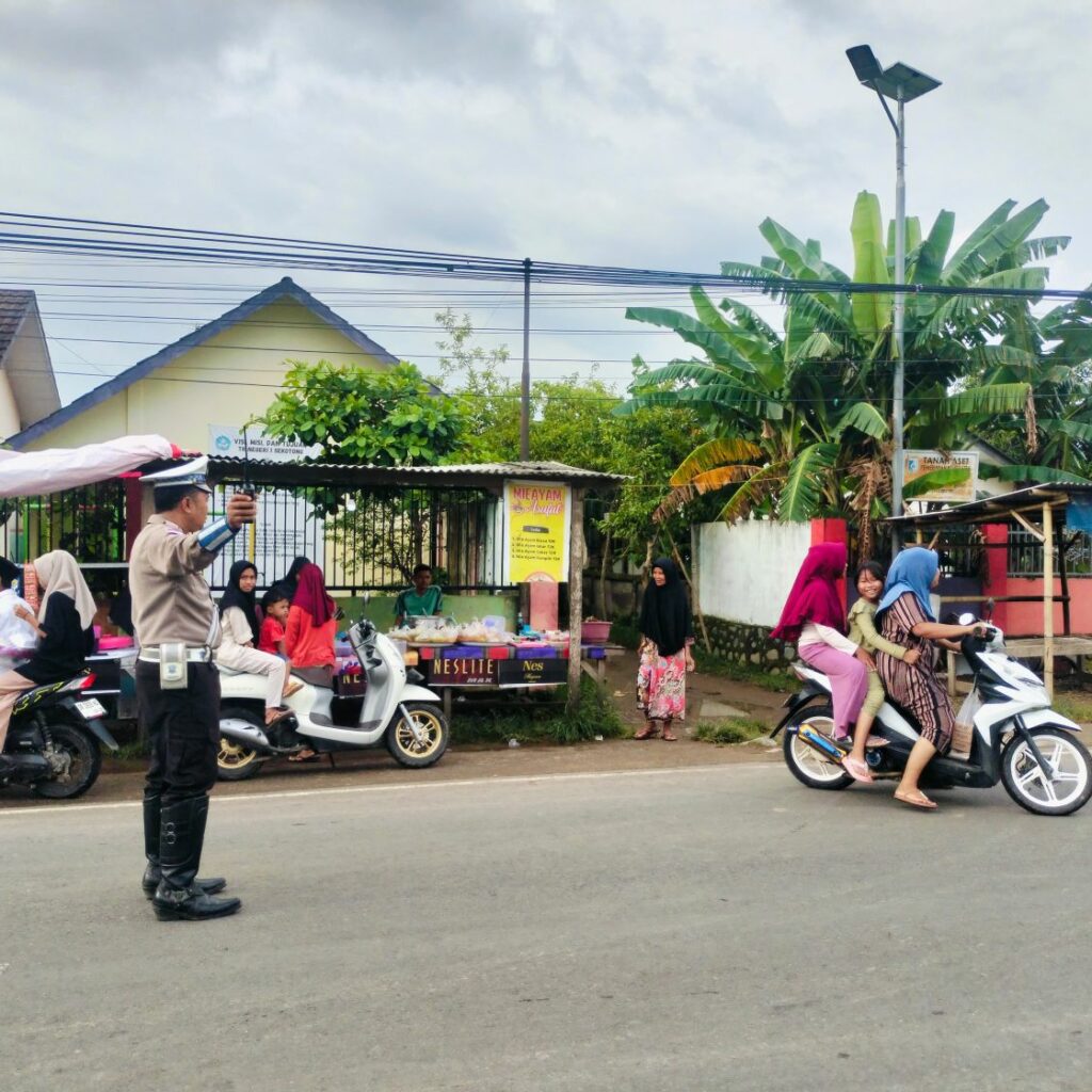 polsek, sekotong, rawan, sore, ngabuburit, lalu, lintas, pengamanan, takjil, ramadan