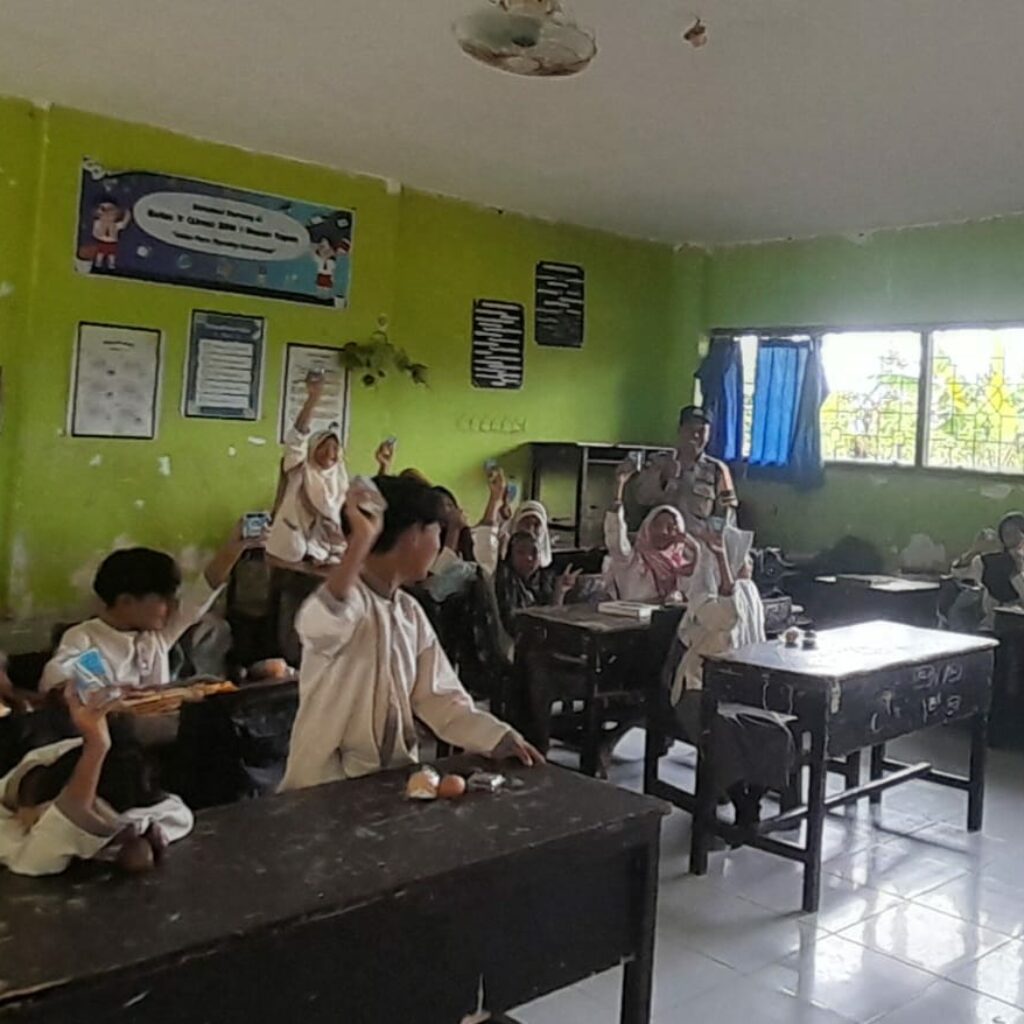 Sinergi Polri dan SPPG: Dukung Gizi Sehat untuk Siswa SD