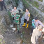 Menyambut Bulan Suci Ramadhan, Polsek Sekongkang Bersama Masyarakat Gelar Gotong Royong Bersihkan Sarana Ibadah