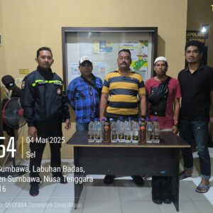 Cipta Kondisi Selama Bulan Ramadhan, Polsek Labuhan Badas Amankan Puluhan Botol Miras