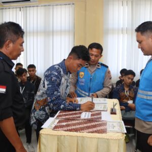 Polres Sumbawa Gelar Penandatanganan Pakta Integritas & Pengambilan Sumpah Penerimaan Terpadu Anggota Polri T.A. 2025