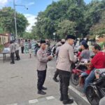 Sat Binmas Bersama Kapolres Sumbawa Bagikan Takjil Gratis Kepada Masyarakat