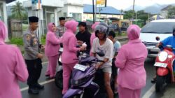 Sambut Ramadhan yang Berkah, Polsek Jereweh Bagikan Takjil kepada Masyarakat