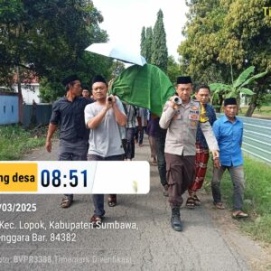 Polri Peduli Kedukaan, Bhabinkamtibmas Polsek Lape Bantu Prosesi Pemakaman Warga Binaan