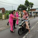 Polsek Kuripan Berbagi Takjil dan Santunan: Sambut Ramadan dengan Kepedulian