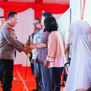 Kunjungi Polda Sumut, Kapolri Tinjau Renovasi Masjid hingga Bakti Sosial