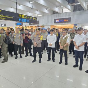 Tinjau Bandara Soetta, Kapolri Instruksikan Jajaran Rutin Patroli Pastikan Pemudik Aman-Nyaman