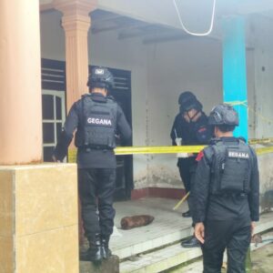 Polres Loteng Bersama Tim Gegana Brimob Evakuasi Diduga Peluru Meriam di BKU. ‎