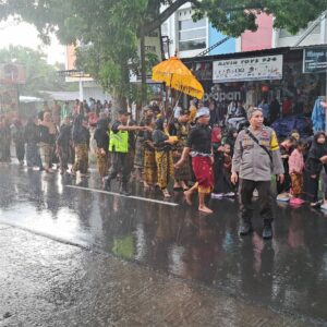 Tradisi Nyongkolan di Lombok Barat: Meriah dan Aman Berkat Pengamanan Polisi