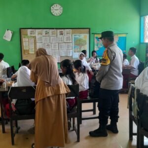 Polsek Gerung Kawal Program Makan Bergizi Gratis untuk Siswa Dasan Tapen