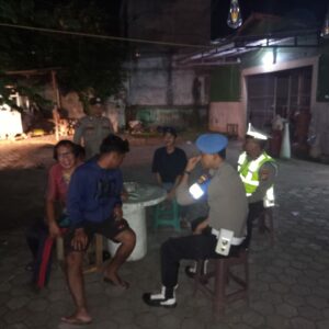 Polsek Kediri Gencarkan Patroli Dialogis untuk Jaga Kamtibmas di Desa Lelede