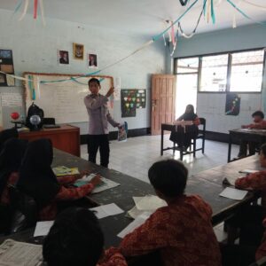 Polsek Labuapi Edukasi Bahaya Narkoba untuk Siswa SD di Lombok Barat