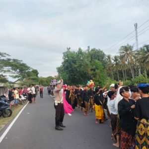 Polsek Sekotong Amankan Tradisi Nyongkolan di Lombok Barat dengan Pengamanan Humanis