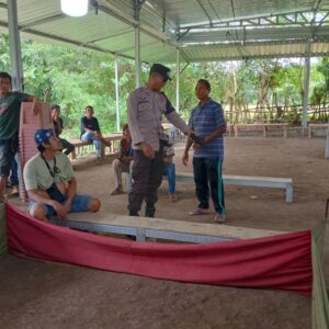 Polsek Moyo Hilir Grebek Dan Bubarkan Judi Sabung Ayam